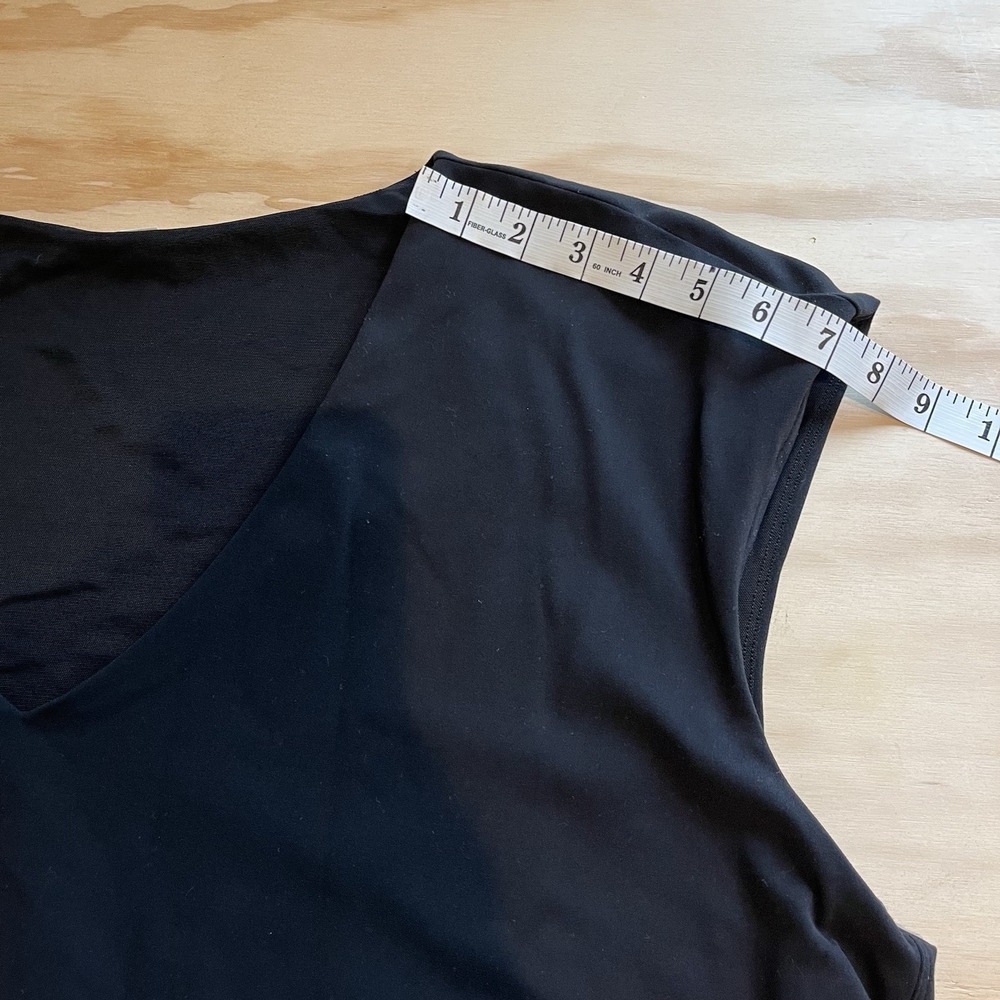 Athleta Black V-Neck Cropped Active Tank - Picture 6 of 12